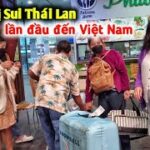 Cả Nhà Duy Kéo Nhau Ra Sân Bay Phú Quốc Âm Thầm Tạo Bất Ngờ Cho Mẹ Ổ Thái Lan, Bé Nan Troll Mẹ
