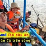 Vợ Thái Lan Đi Xuyên Việt Tập 4 | lần đầu Nisa được trải nghiệm ăn Bún Cá bán trôi nổi trên Sông Hậu